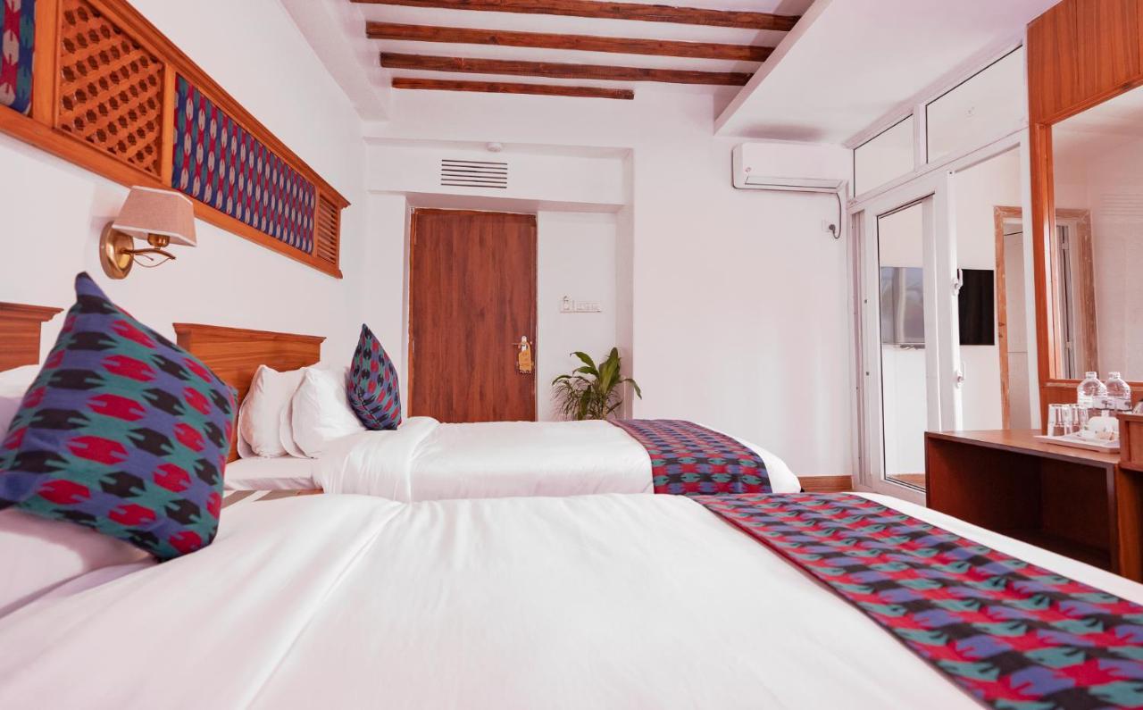 Himalayan Glory Inn โพคารา ภายนอก รูปภาพ