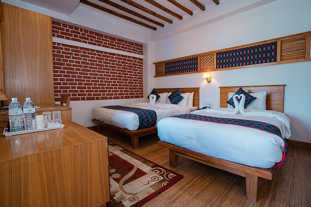 Himalayan Glory Inn โพคารา ภายนอก รูปภาพ