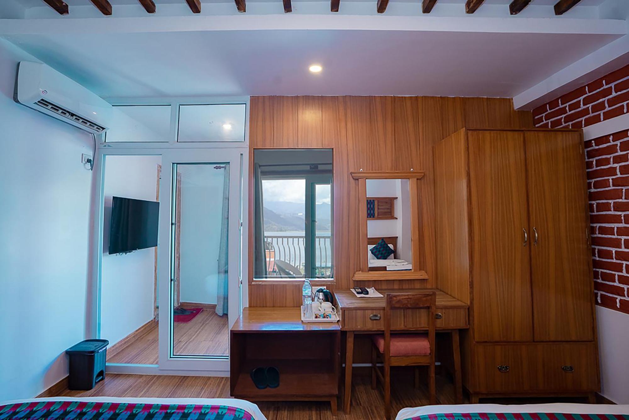Himalayan Glory Inn โพคารา ภายนอก รูปภาพ